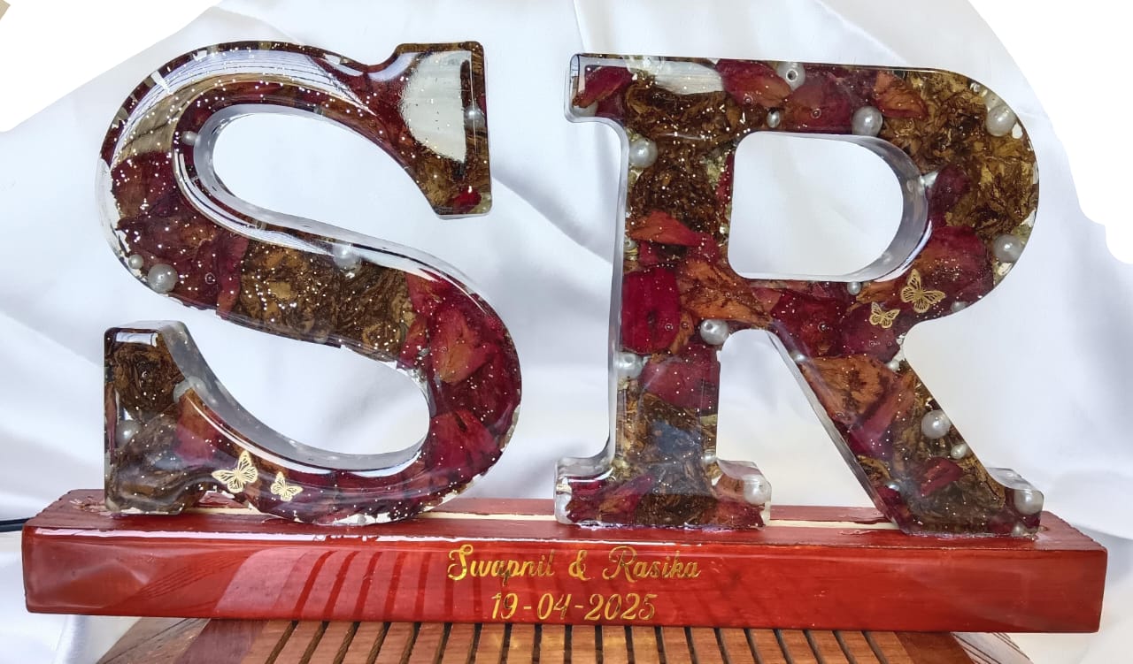 Varmala Preservation in Resin Couple Initial Stand. - Flower, Varmala Preservation 