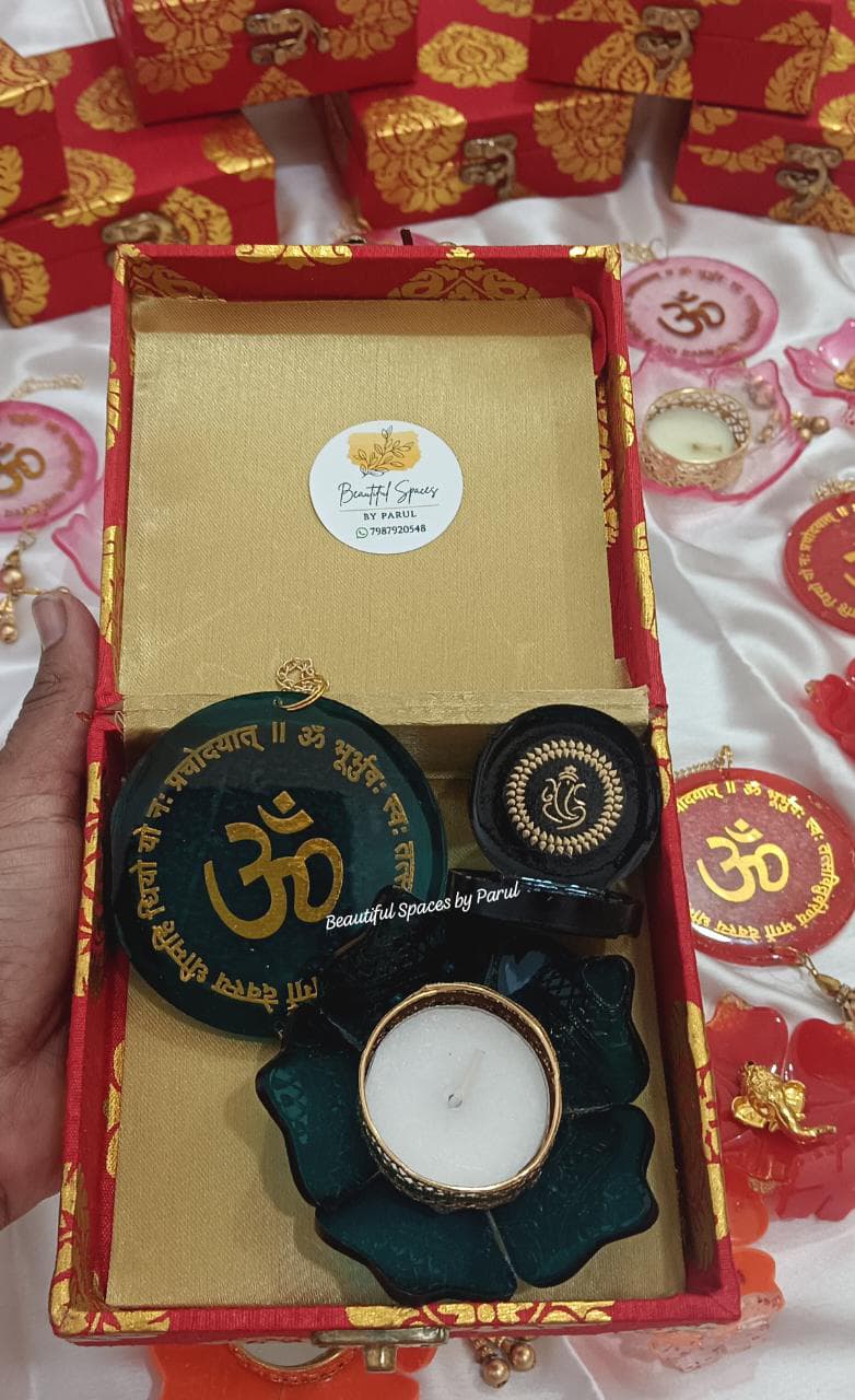 Resin Gift Hamper  - Gift Hamper 